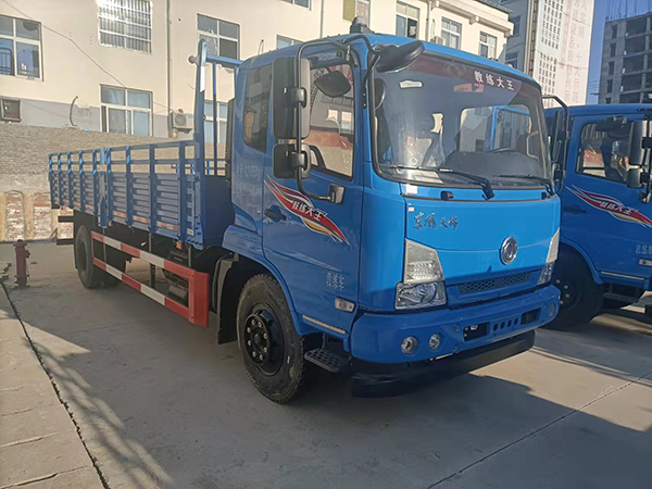 教練車發(fā)動(dòng)機(jī)加多少機(jī)油最合適？